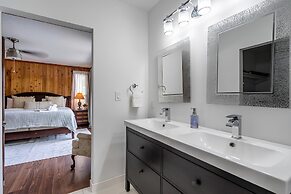 Farmhouse Oasis Retreat in Homestead