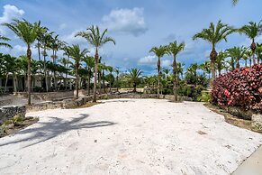 Farmhouse Oasis Retreat in Homestead