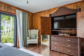 Farmhouse Oasis Retreat in Homestead