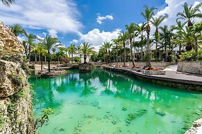 Farmhouse Oasis Retreat in Homestead