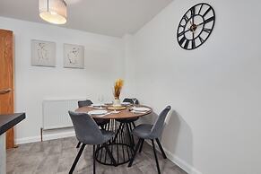 4 Bedroom, Free Parking, Contractors & Families