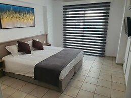 LARNACA BAY SUITES