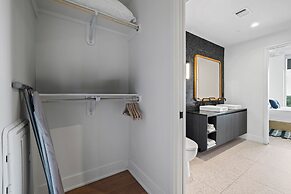 New 1BR Condo on Rainey St-Rooftop Pool