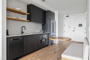 New 1BR Condo on Rainey St-Rooftop Pool