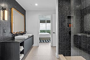 New 1BR Condo on Rainey St-Rooftop Pool