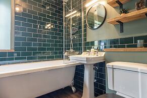 Gorgeous Rural 4BD Farm With Hot Tub