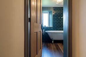 Gorgeous Rural 4BD Farm With Hot Tub