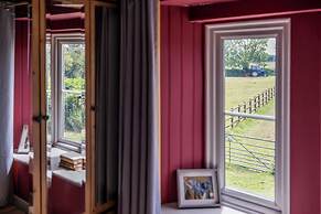 Gorgeous Rural 4BD Farm With Hot Tub