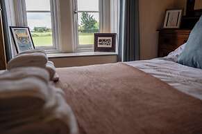 Gorgeous Rural 4BD Farm With Hot Tub