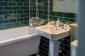 Gorgeous Rural 4BD Farm With Hot Tub