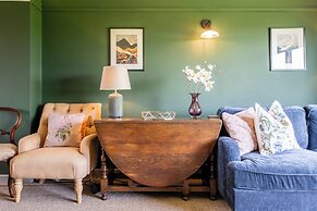 Gorgeous Rural 4BD Farm With Hot Tub