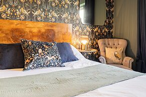 Gorgeous Rural 4BD Farm With Hot Tub