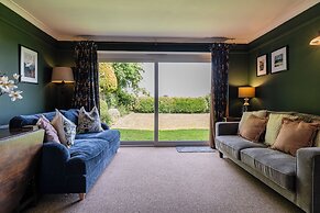 Gorgeous Rural 4BD Farm With Hot Tub