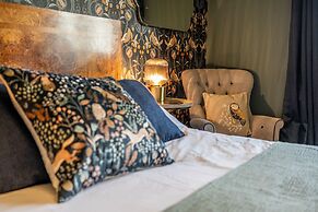 Gorgeous Rural 4BD Farm With Hot Tub