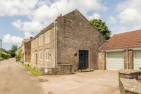 Gorgeous Rural 4BD Farm With Hot Tub