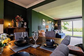 Gorgeous Rural 4BD Farm With Hot Tub