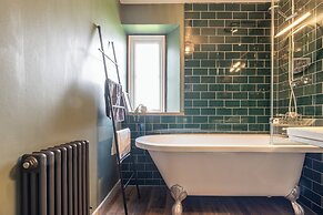 Gorgeous Rural 4BD Farm With Hot Tub