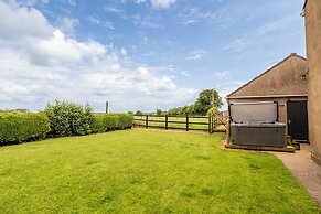 Gorgeous Rural 4BD Farm With Hot Tub
