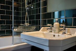 Gorgeous Rural 4BD Farm With Hot Tub