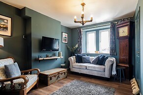 Gorgeous Rural 4BD Farm With Hot Tub