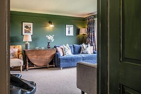 Gorgeous Rural 4BD Farm With Hot Tub