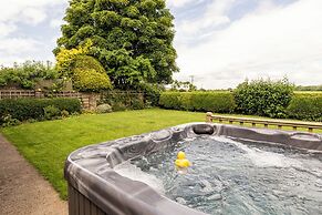 Gorgeous Rural 4BD Farm With Hot Tub