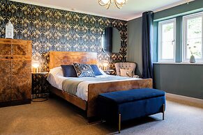 Gorgeous Rural 4BD Farm With Hot Tub