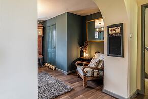 Gorgeous Rural 4BD Farm With Hot Tub