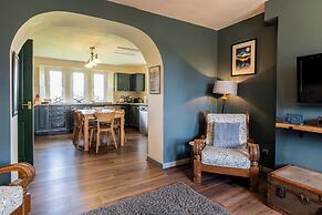 Gorgeous Rural 4BD Farm With Hot Tub