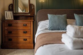 Gorgeous Rural 4BD Farm With Hot Tub