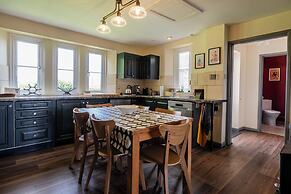 Gorgeous Rural 4BD Farm With Hot Tub