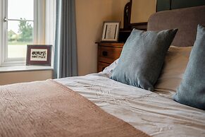 Gorgeous Rural 4BD Farm With Hot Tub