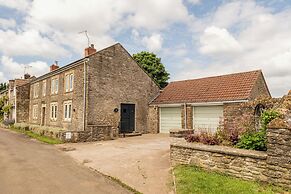 Gorgeous Rural 4BD Farm With Hot Tub