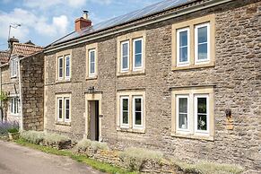 Gorgeous Rural 4BD Farm With Hot Tub