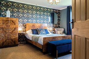 Gorgeous Rural 4BD Farm With Hot Tub