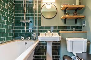 Gorgeous Rural 4BD Farm With Hot Tub