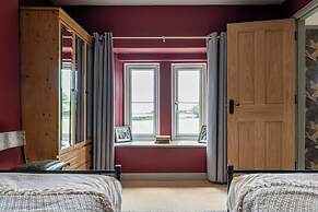 Gorgeous Rural 4BD Farm With Hot Tub