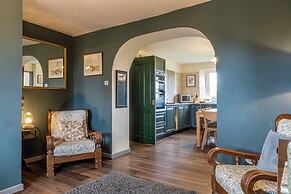 Gorgeous Rural 4BD Farm With Hot Tub