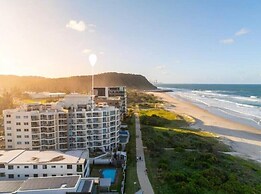 Premium Top Floor Oceanfront Unit In Regency on the Beach 705