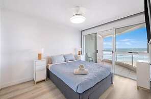 Premium Top Floor Oceanfront Unit In Regency on the Beach 705