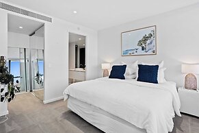 Palm Beach Luxury with Hinterland Views