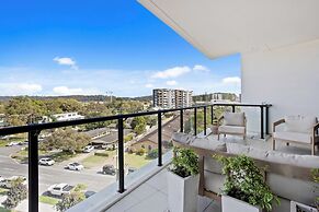 Palm Beach Luxury with Hinterland Views