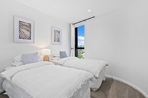 Palm Beach Luxury with Hinterland Views