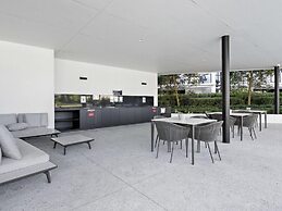 Palm Beach Luxury with Hinterland Views