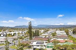 Palm Beach Luxury with Hinterland Views