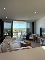 Palm Beach Luxury with Hinterland Views