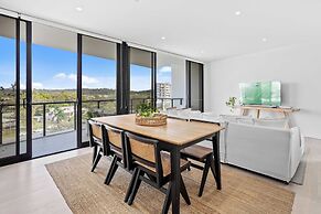 Palm Beach Luxury with Hinterland Views