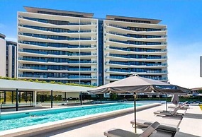 Palm Beach Luxury with Hinterland Views