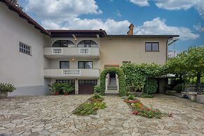 Cesar's Karst Apartments