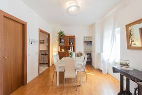 Linda Apartment 3 in Como